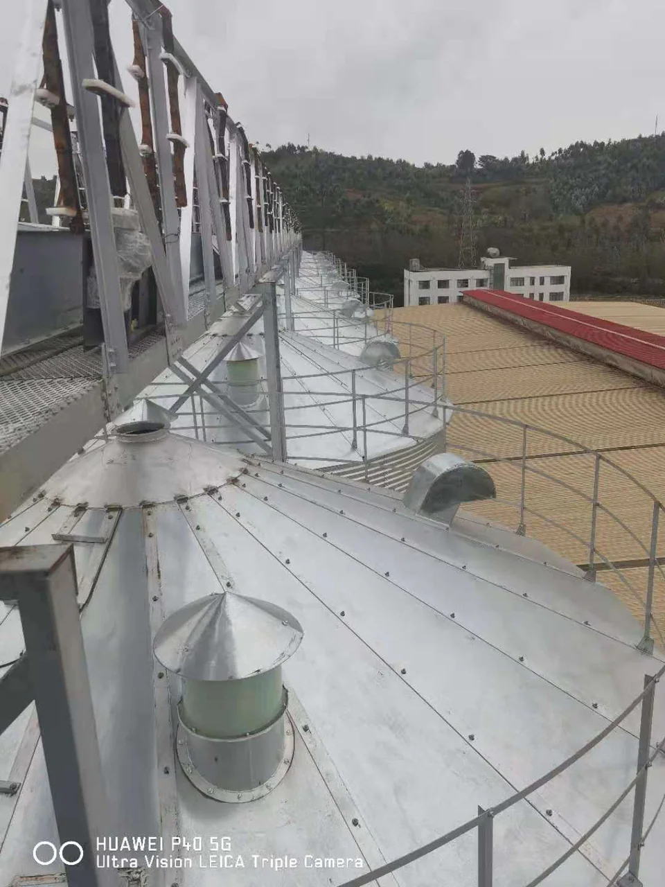 钢板仓仓顶通风帽与通风口实景